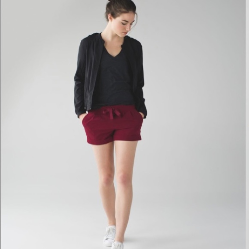 Lululemon Spring Break Away shorts size 4